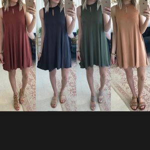 Keyhole flowy dress/apricot